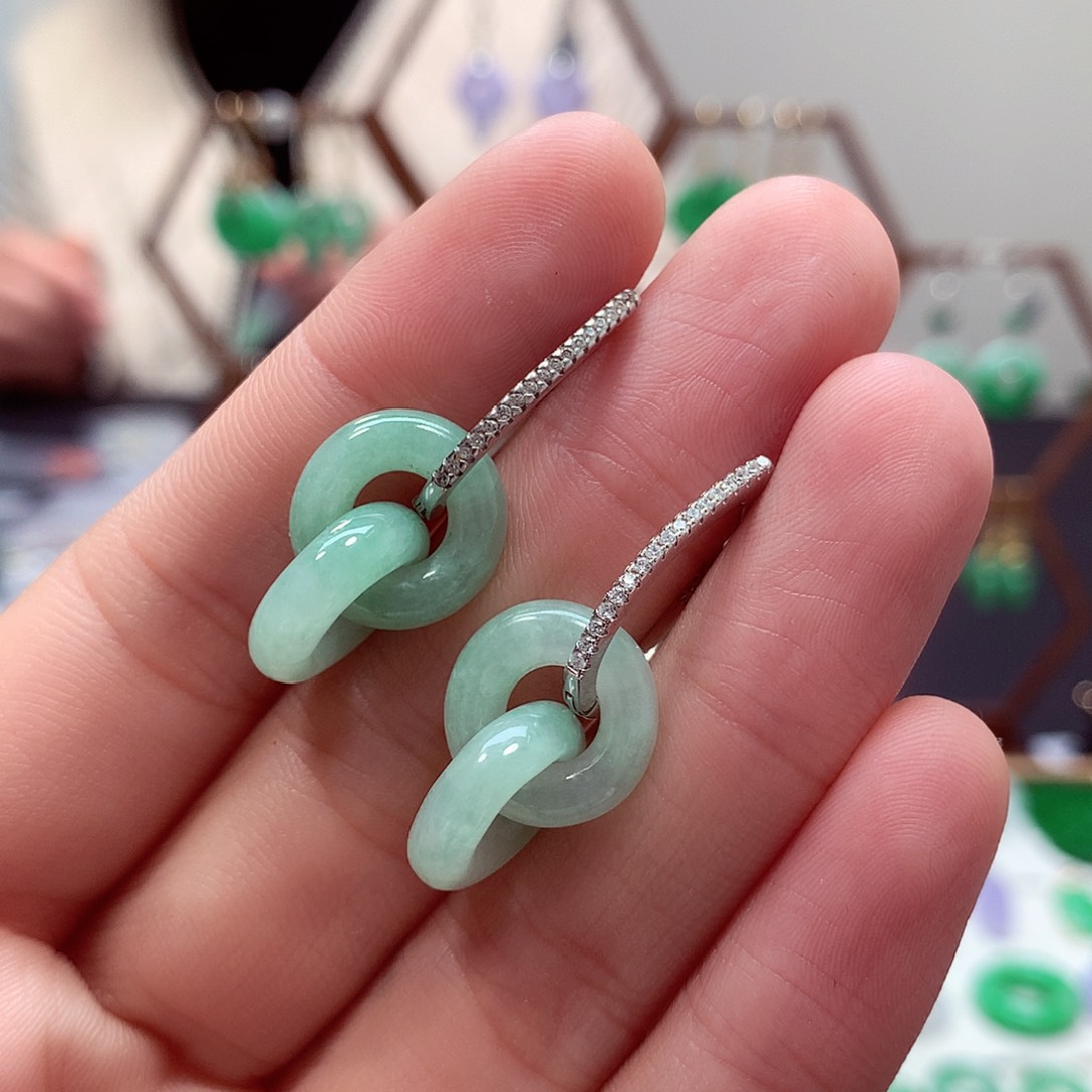 翡翠颈饰未镶嵌天然翡翠