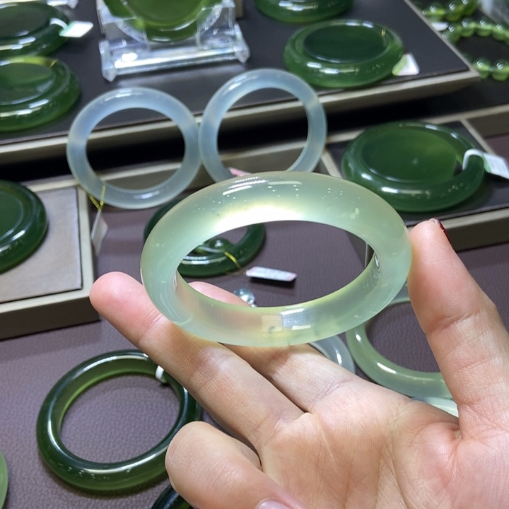 蛇纹石玉手镯56未镶嵌