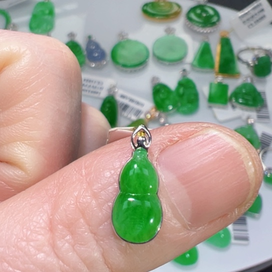 颈饰18K金镶嵌翡翠