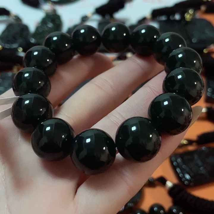 翡翠颈饰未镶嵌清**酌