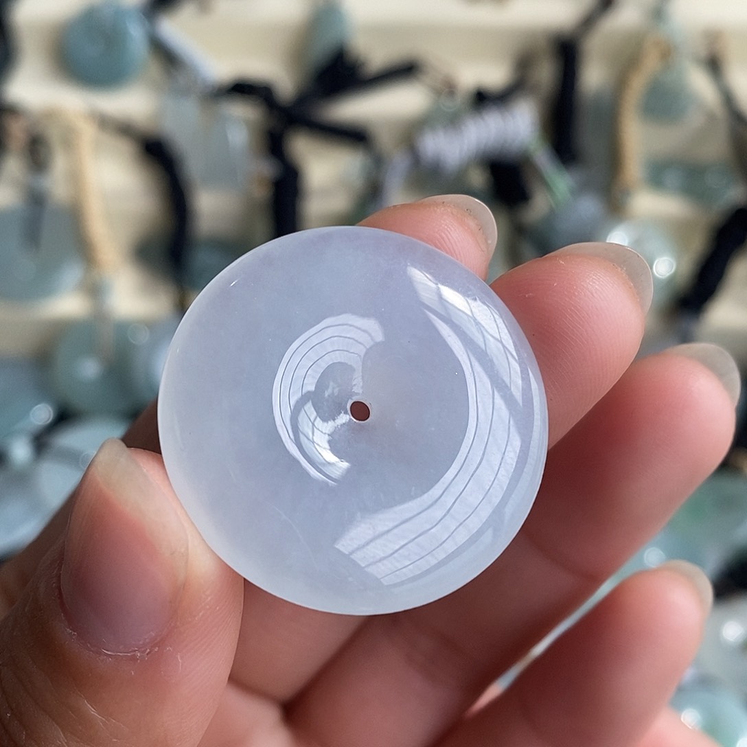 翡翠颈饰未镶嵌翡翠首饰