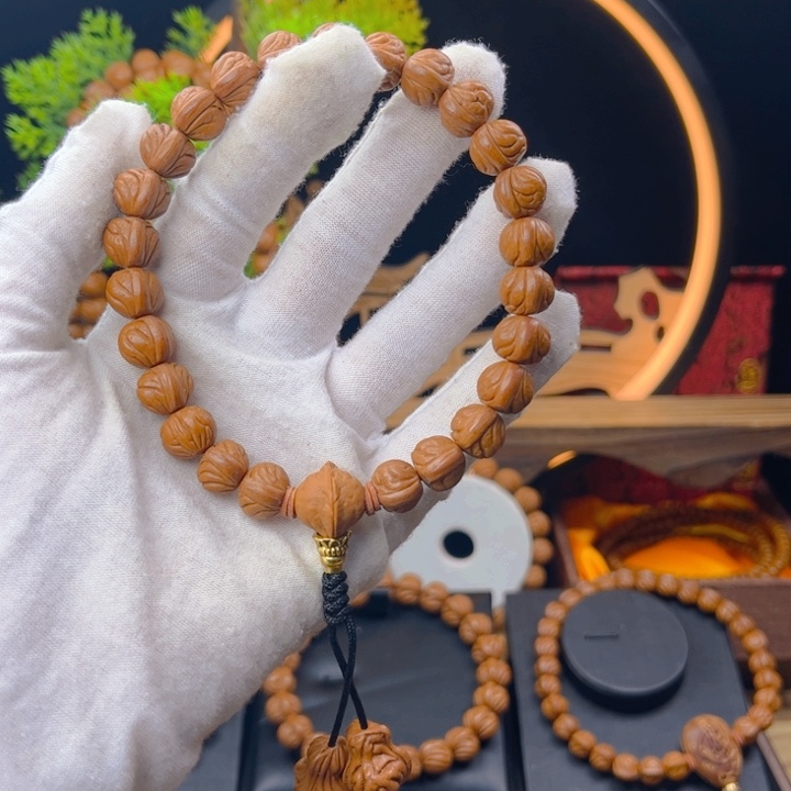 桃核吊坠刚*野生桃核手持