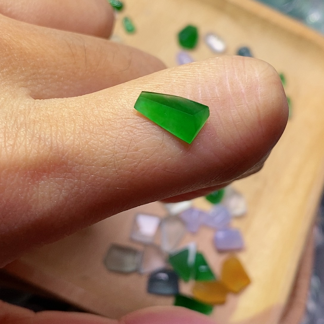 翡翠颈饰未镶嵌翡翠