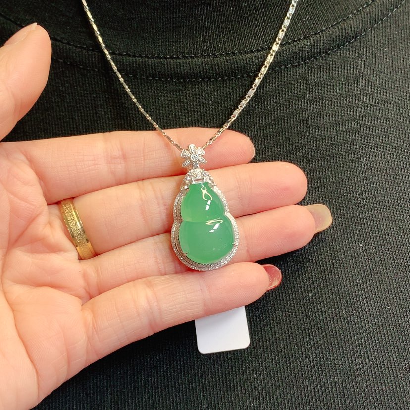 【闪购商品】翡翠吊坠(赠链)18K金镶嵌
