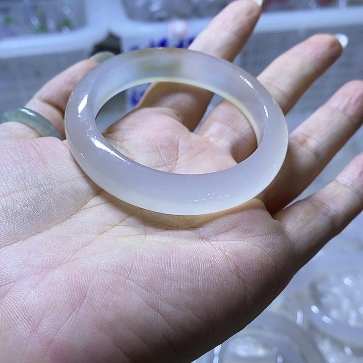 岁****手镯玛瑙/玉髓未镶嵌