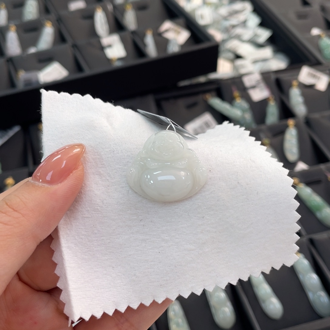 翡翠颈饰未镶嵌佛公