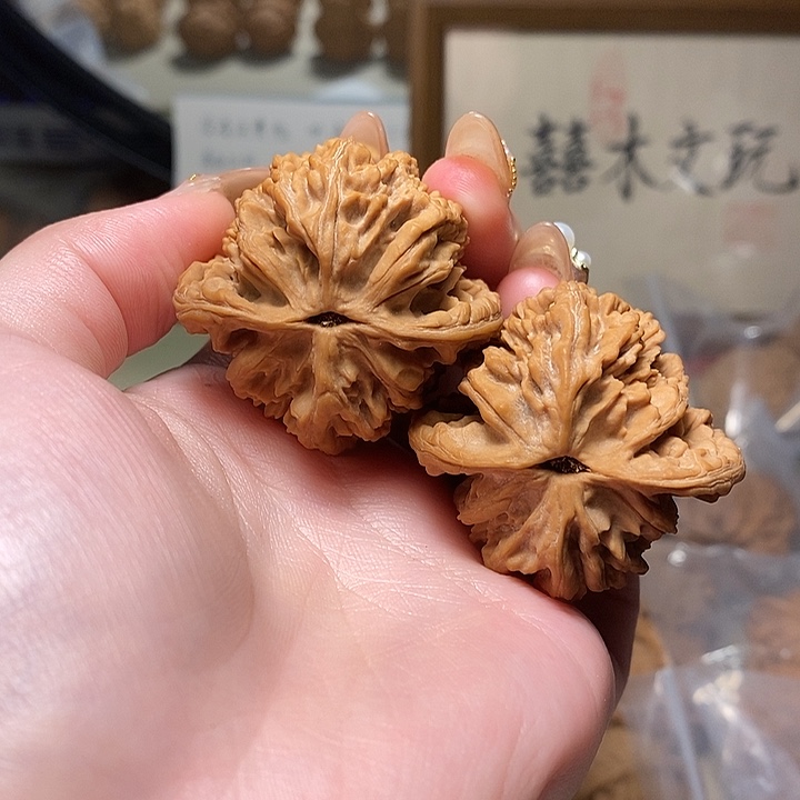 文玩核桃吊坠42麦虎