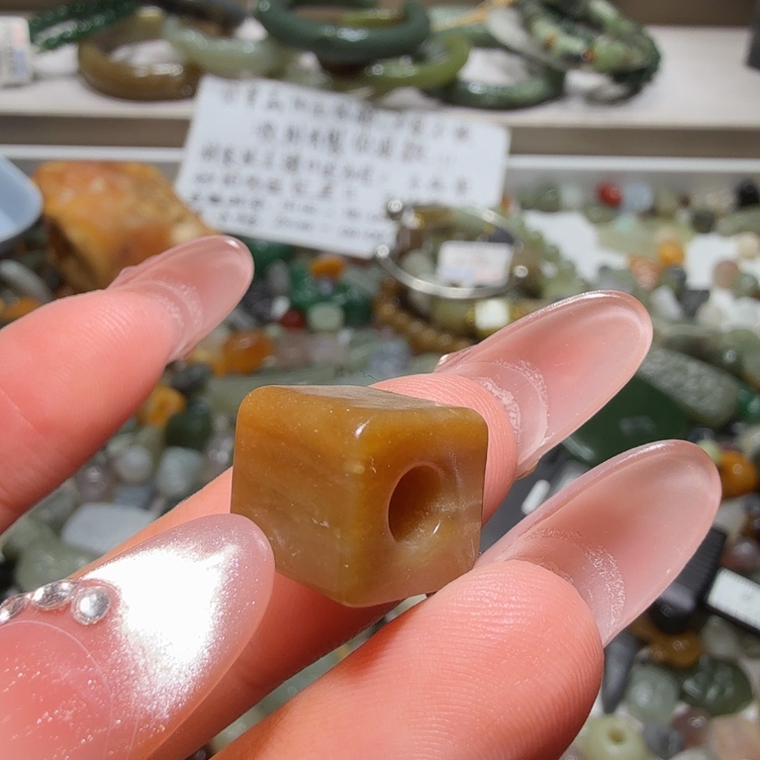 和田玉未镶嵌珠宝奇石