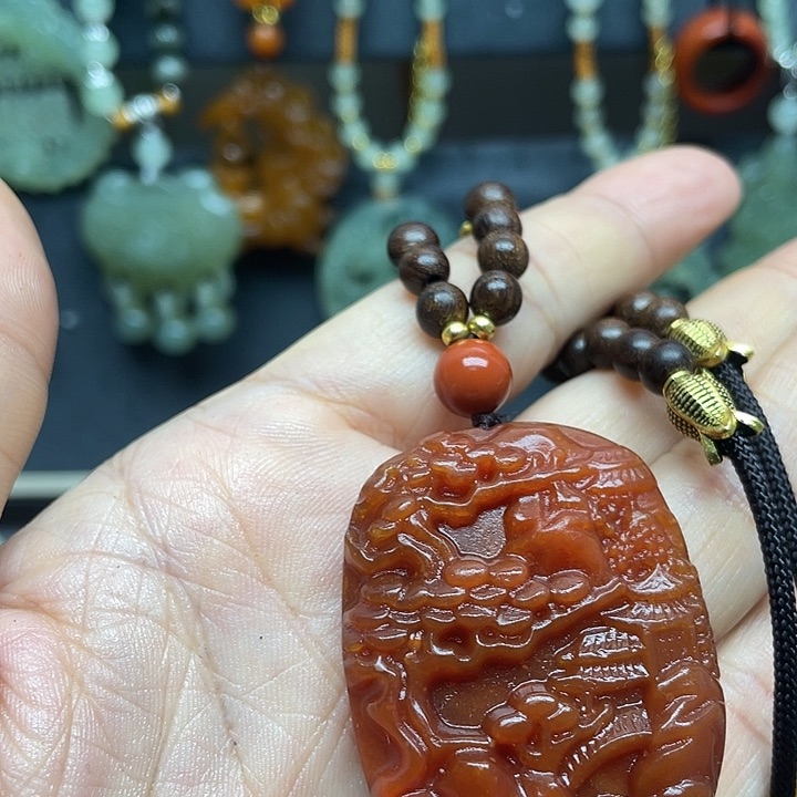 未镶嵌蛇纹石玉颈饰