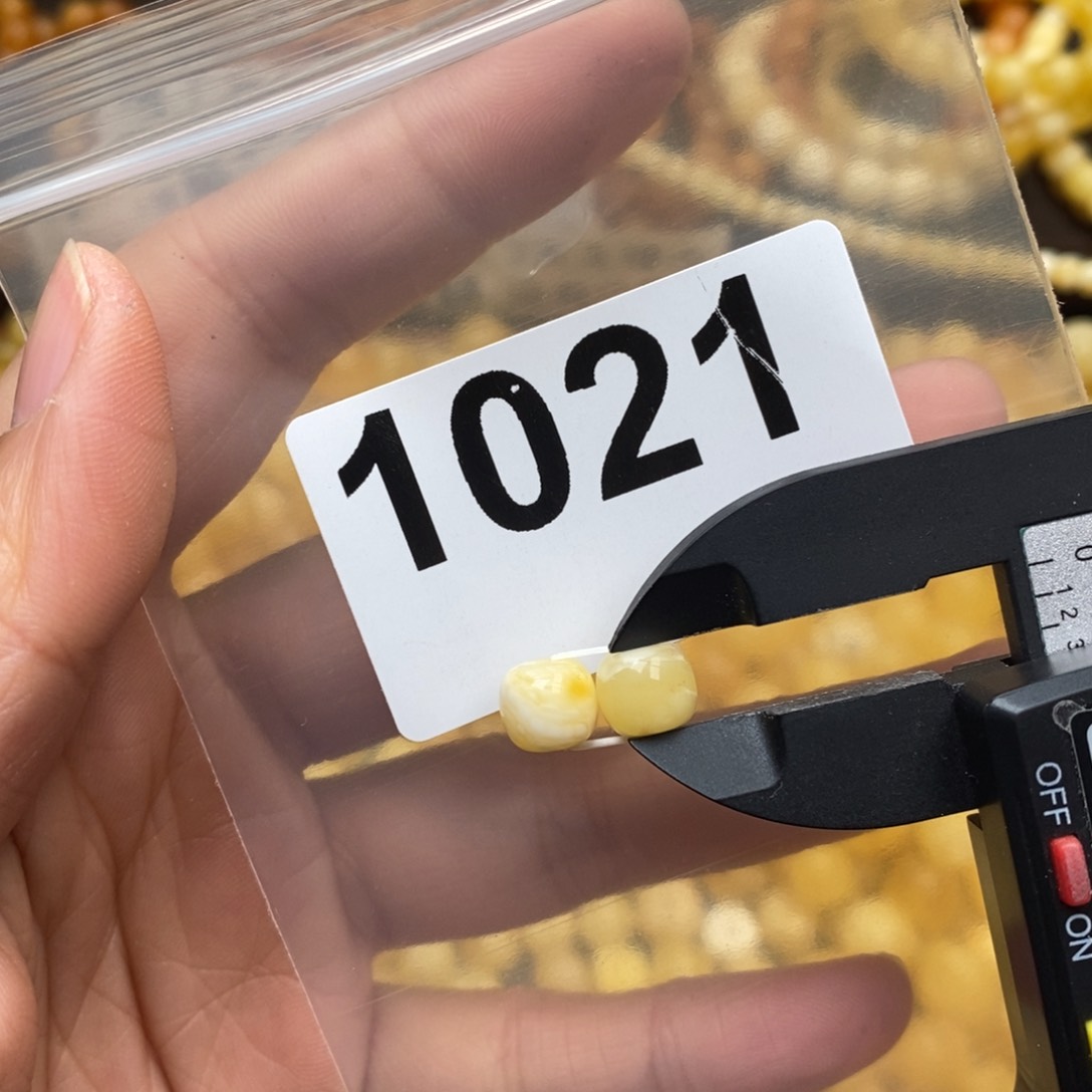 蜜蜡珠宝奇石未镶嵌