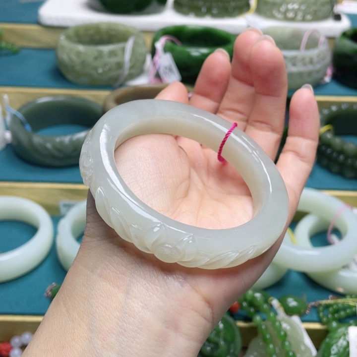 和田玉手镯54圈口 编号82未镶嵌