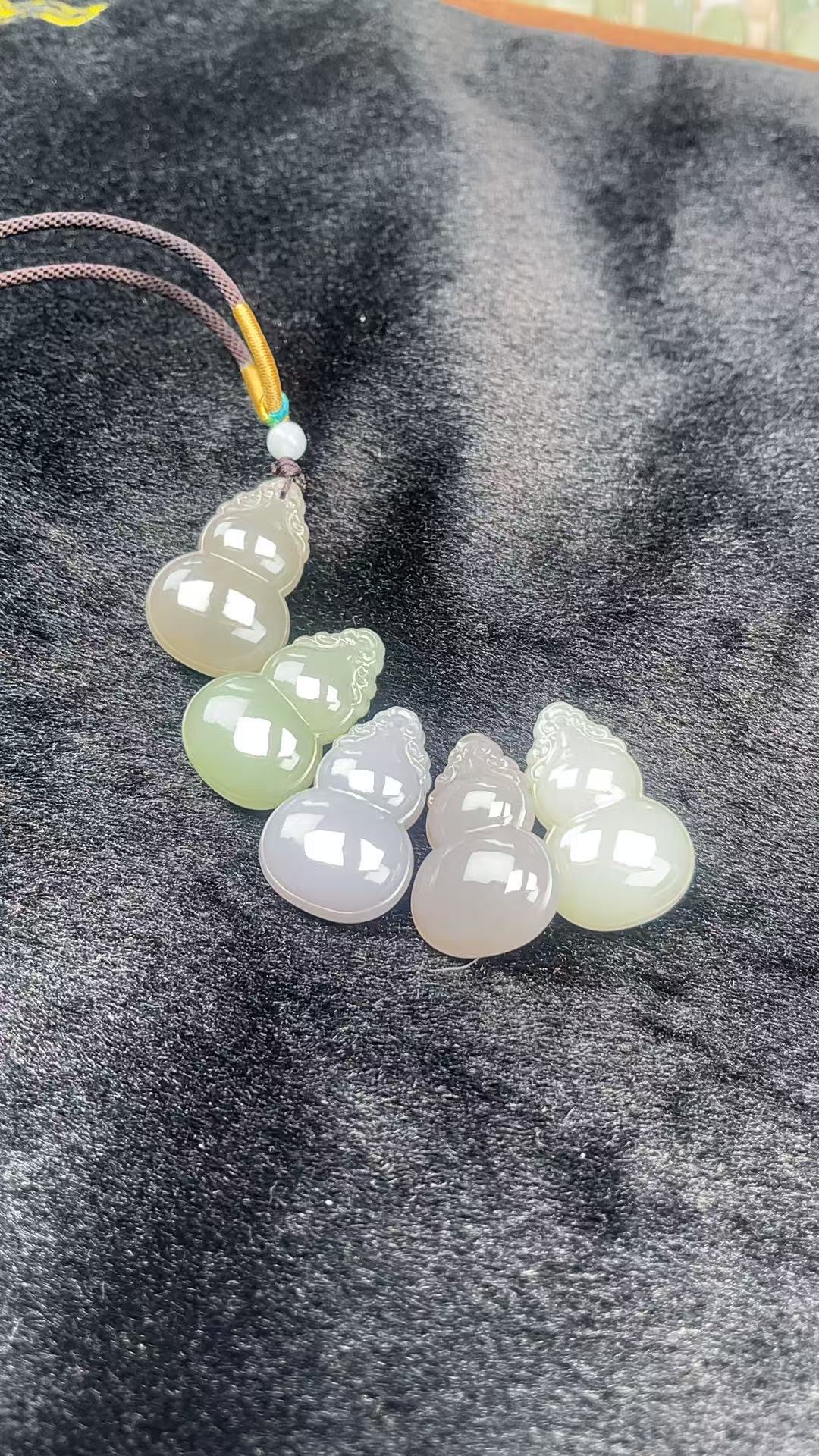 天然和田玉葫芦挂坠多样性发货发其一（高33.5宽22,厚11.5）