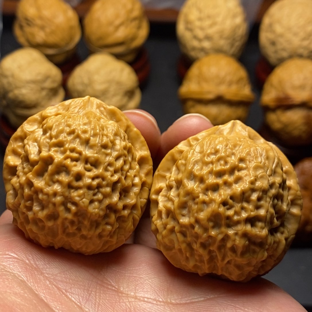 文玩核桃把件40尺金丝绣球磕