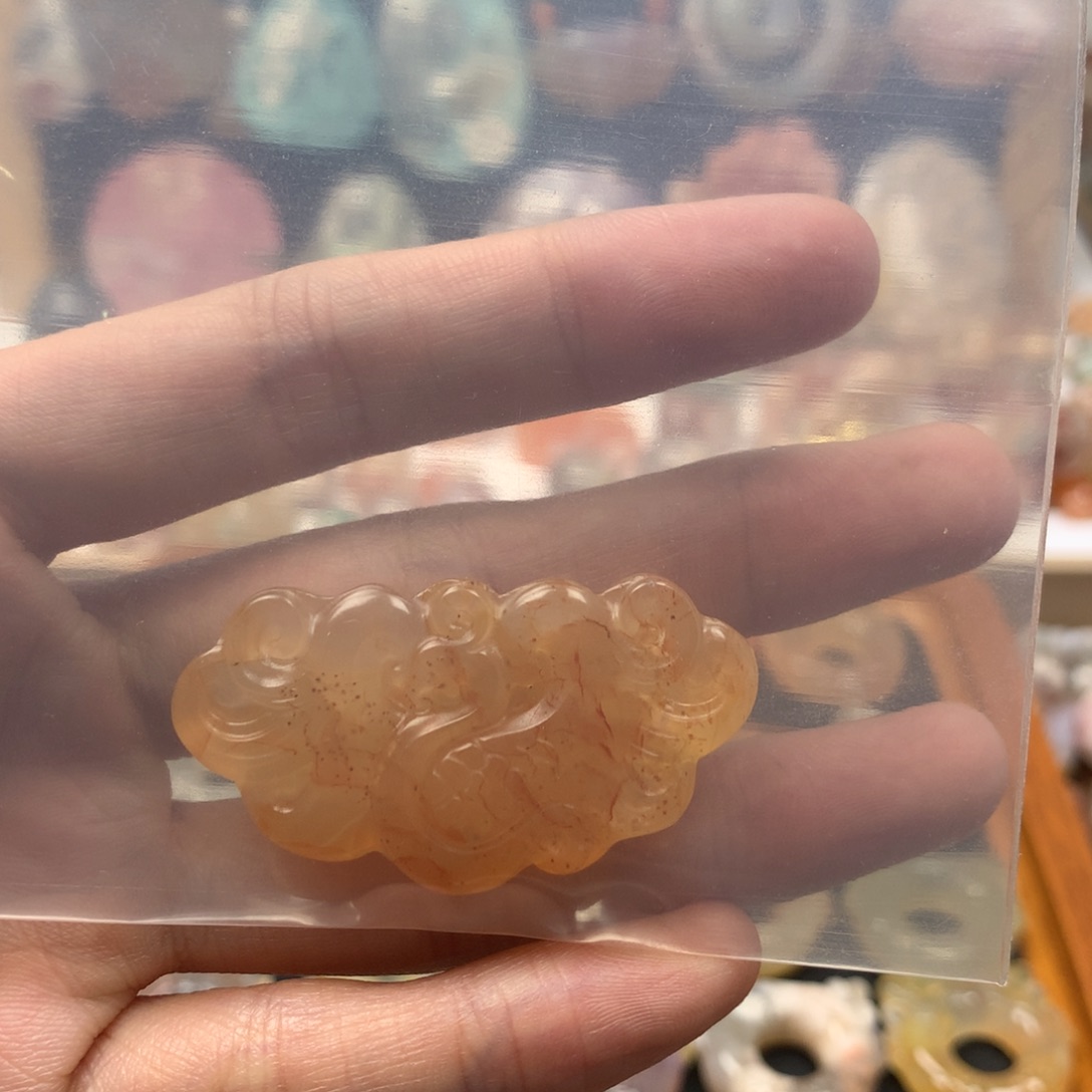 查罗石合金颈饰葳*?