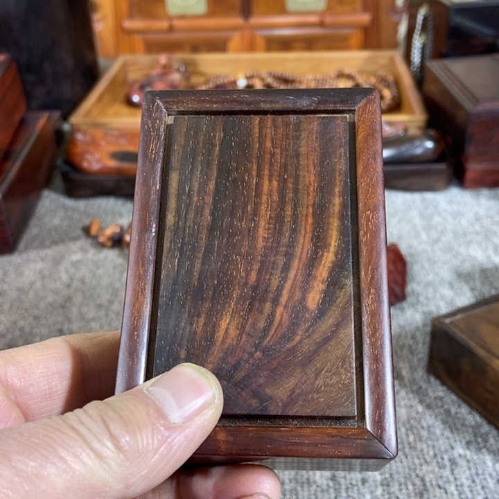 贡木忧****海老挝大红酸枝机关盒一个