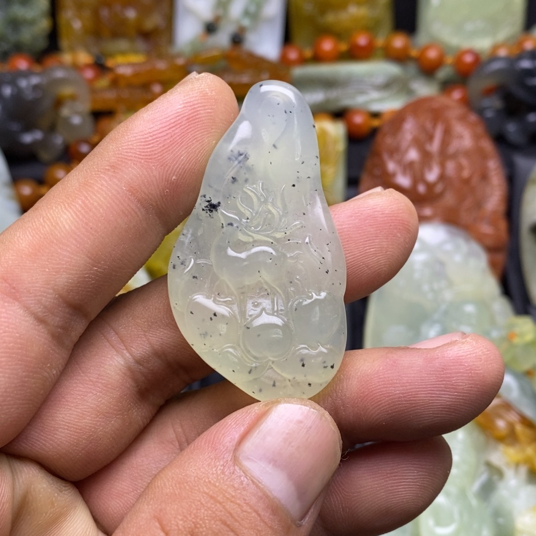 蛇纹石玉颈饰未镶嵌