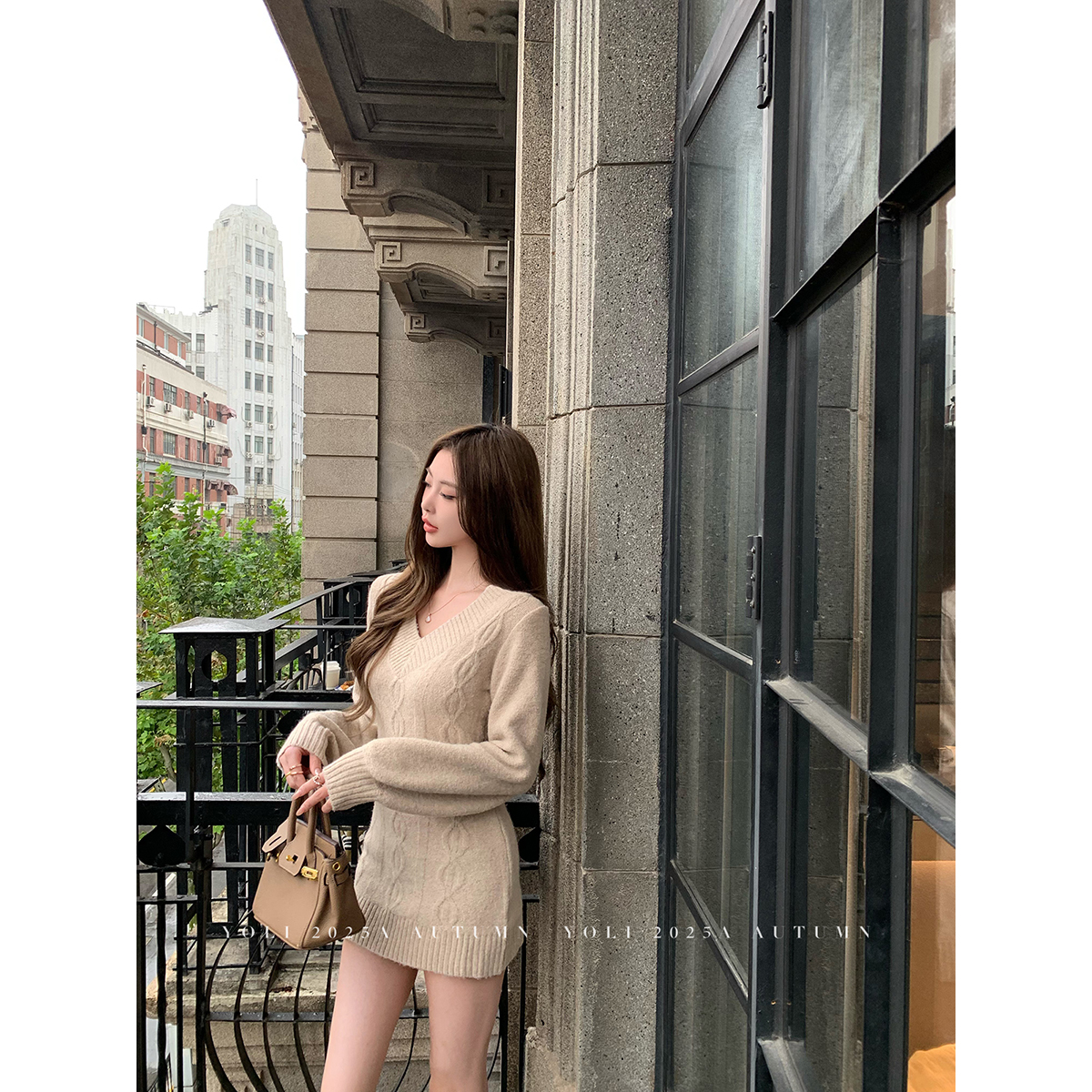 YOLI 张宥利"钓系美人"浅褐色羊毛连衣裙女冬修身显瘦V领包臀短裙