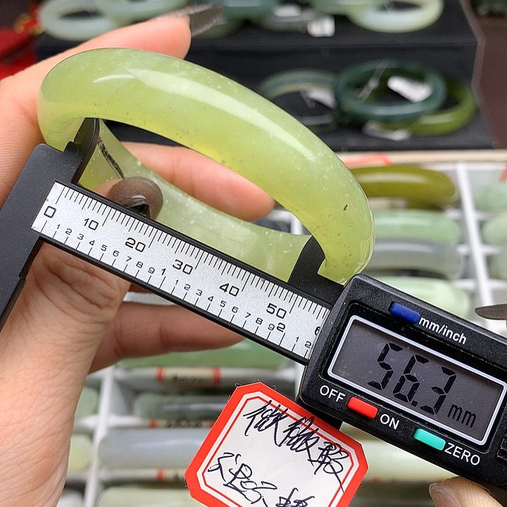 蛇纹石玉手镯未镶嵌1037