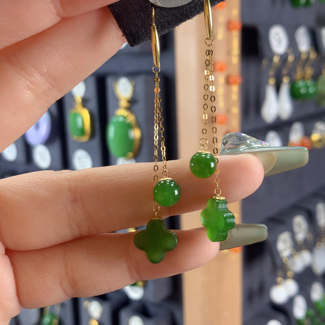 和田玉18K金镶嵌耳饰