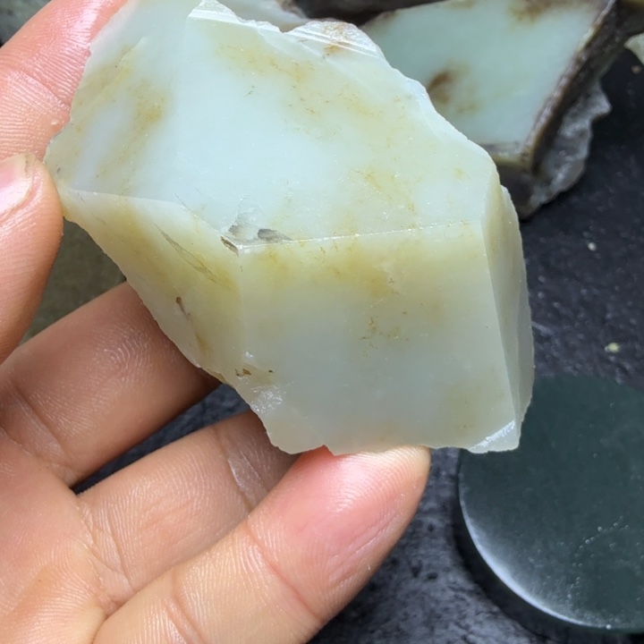 和田玉（糖玉）未镶嵌珠宝奇石
