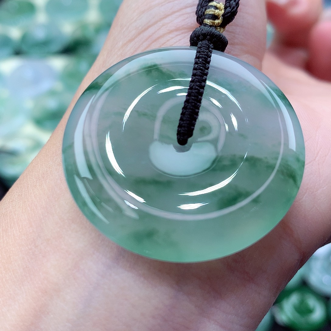 翡翠未镶嵌颈饰编号35。尺寸35.4-6.8