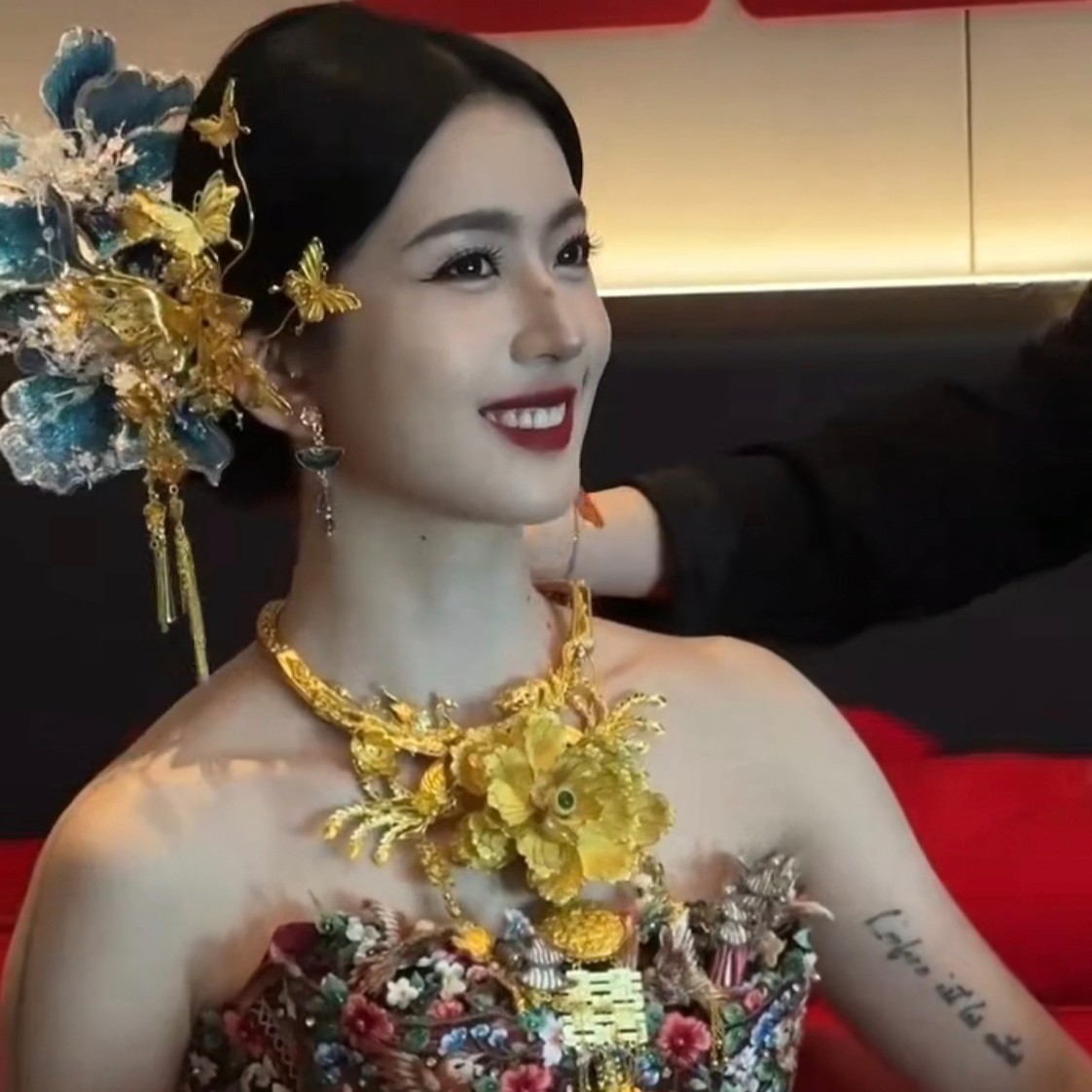 小众设计感蓝色系秀禾头饰新中式步摇发簪创意手作发饰品婚礼跟妆