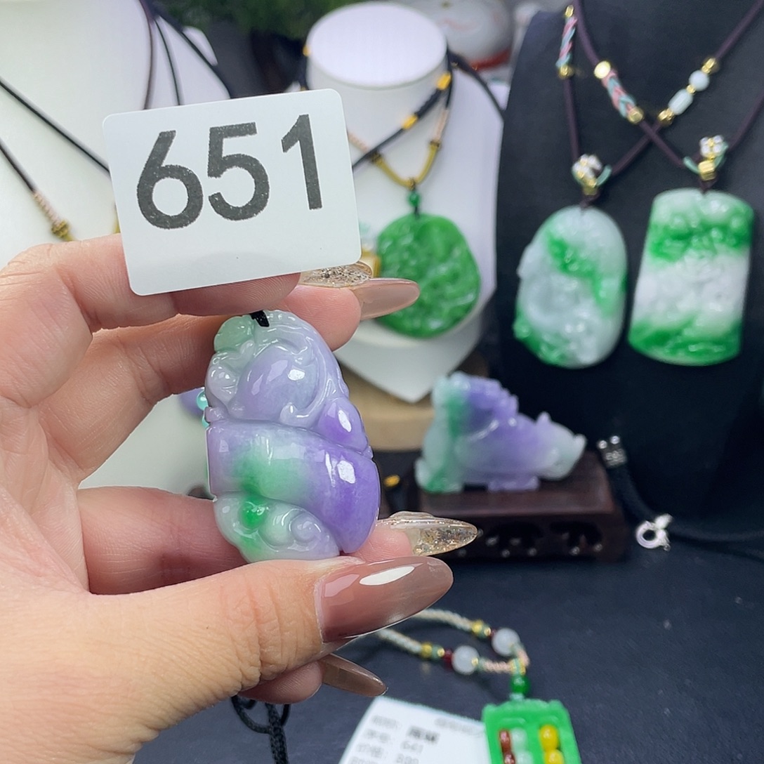 翡翠未镶嵌吊坠(赠链)