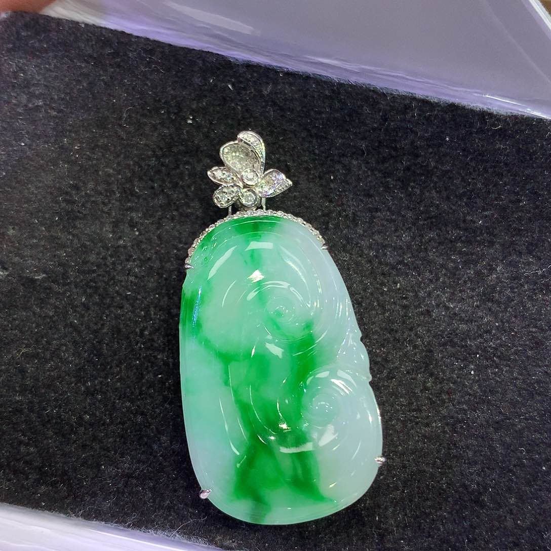 翡翠18K金镶嵌吊坠(赠链)