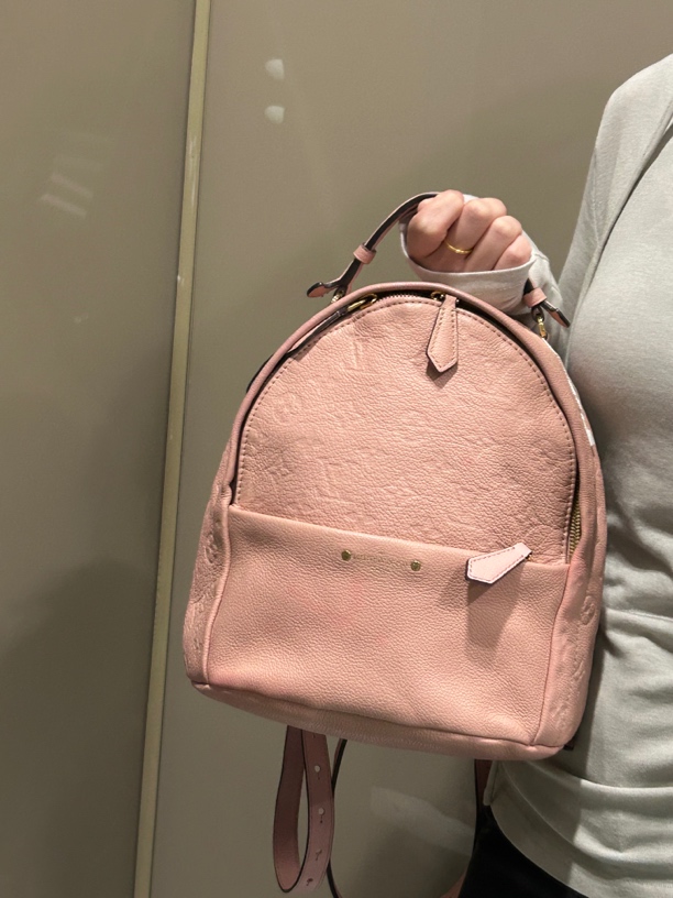 95新 LouisVuitton/路易威登 休闲百搭粉色老花双肩包