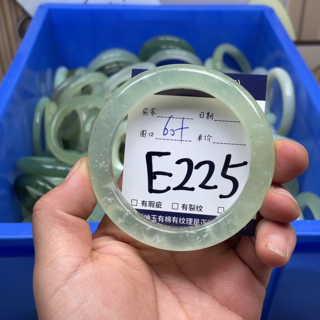 岫玉手镯手镯未镶嵌