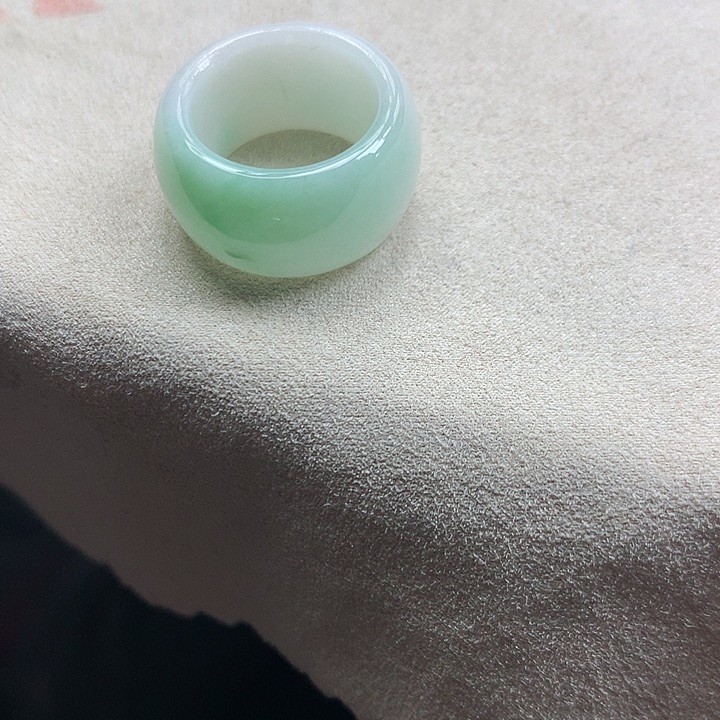 翡翠颈饰未镶嵌吊坠