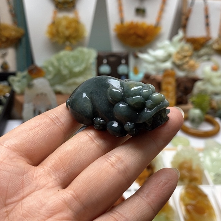 蛇纹石玉未镶嵌貔貅