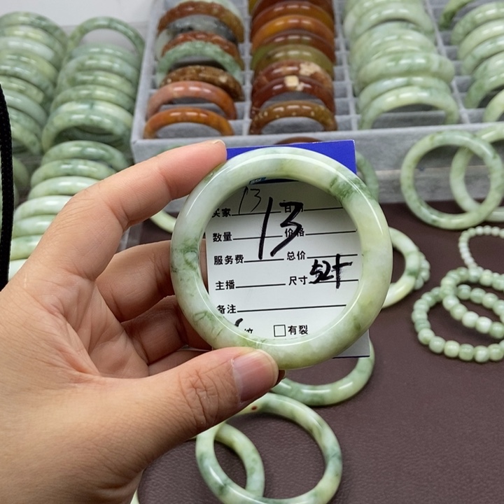 蛇纹石玉手镯未镶嵌