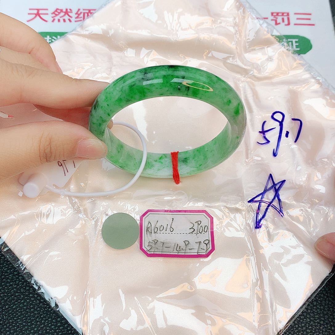 翡翠手镯未镶嵌缅甸翡翠