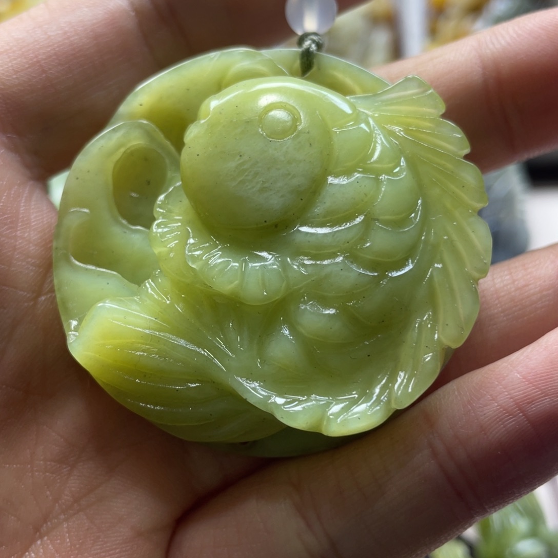 蛇纹石玉吊坠未镶嵌