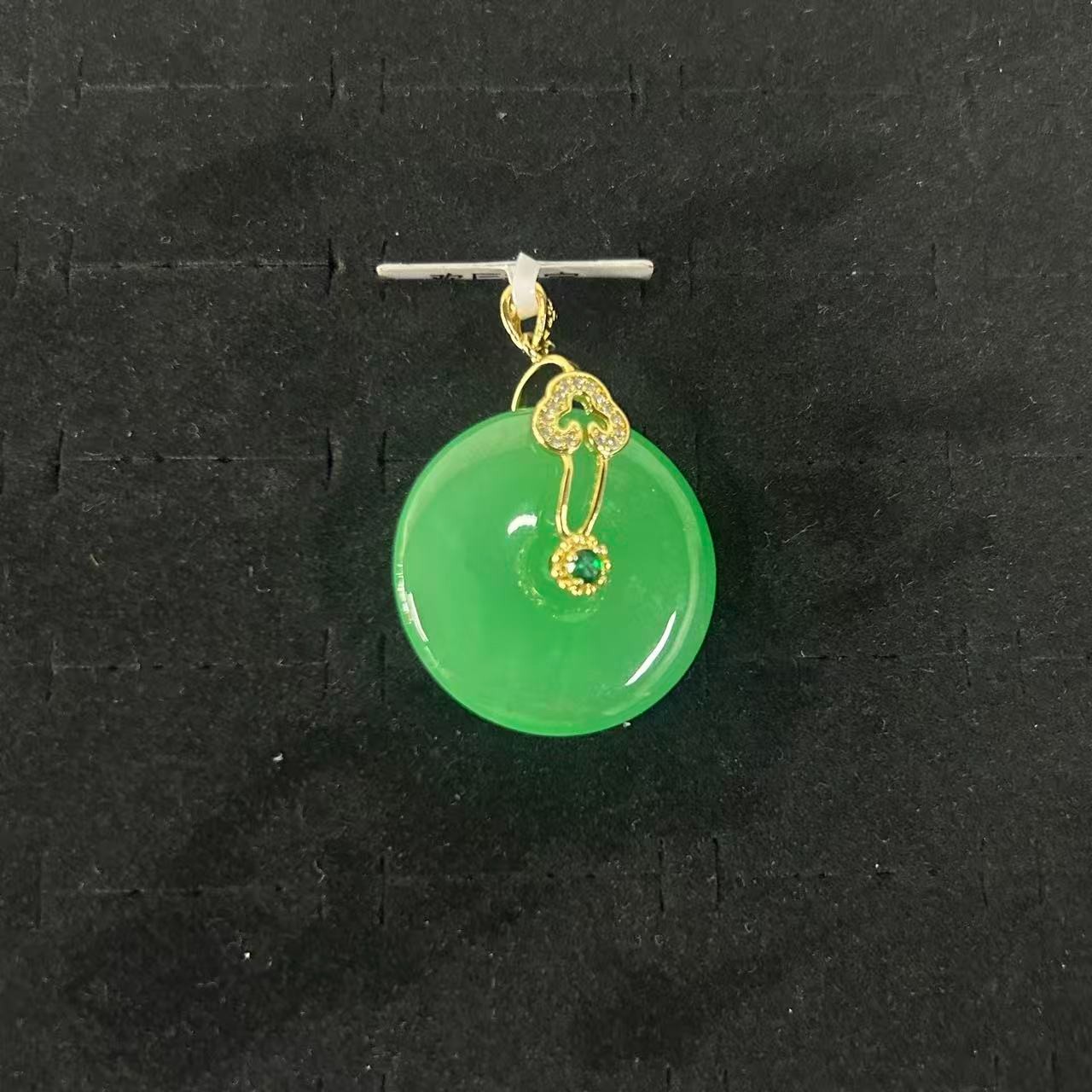 绿翠色平安扣吊坠（多样性发其一颜色微差）