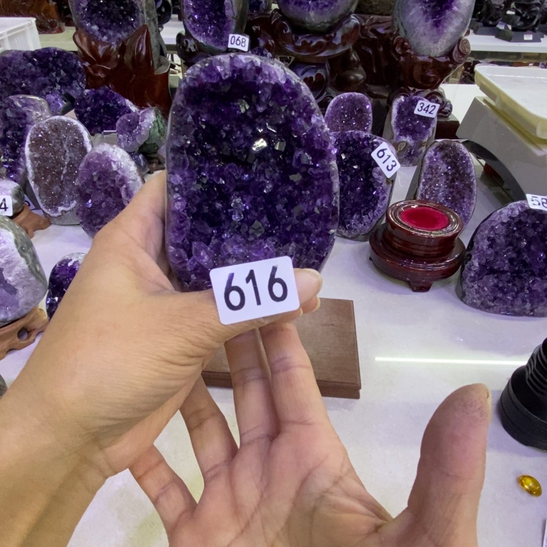 紫晶未镶嵌大型摆件（非配饰）