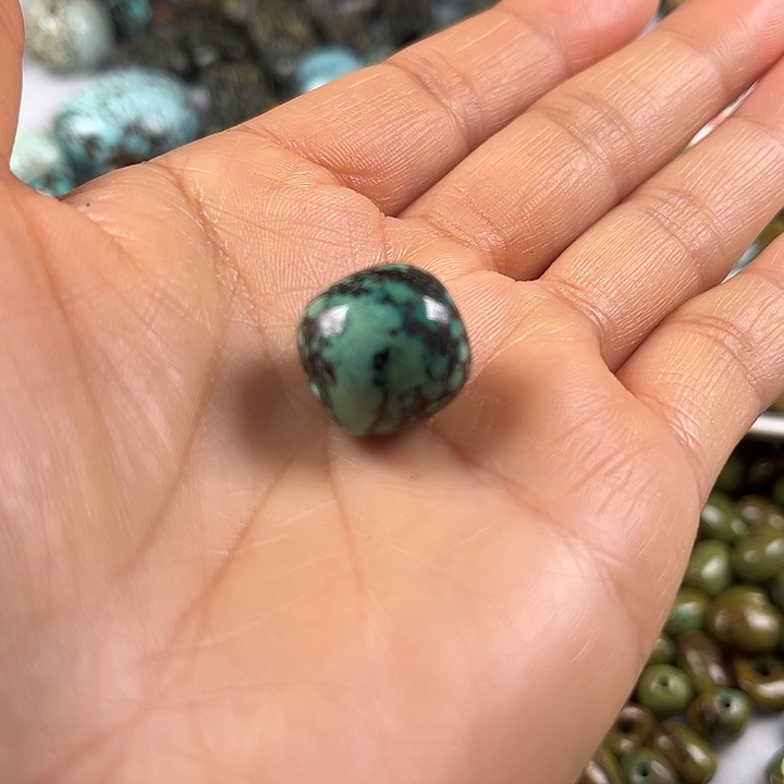 绿松石未镶嵌颈饰