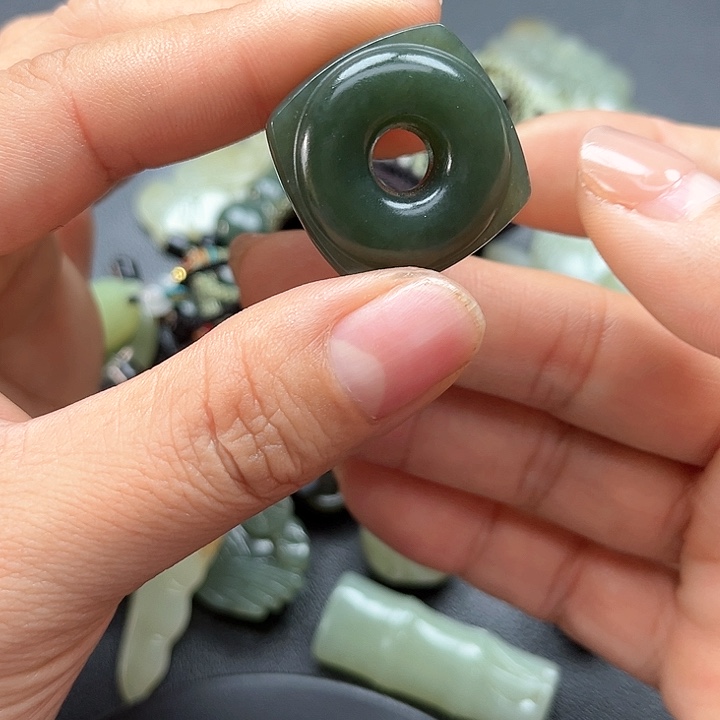 【闪购商品】颈饰未镶嵌和田玉