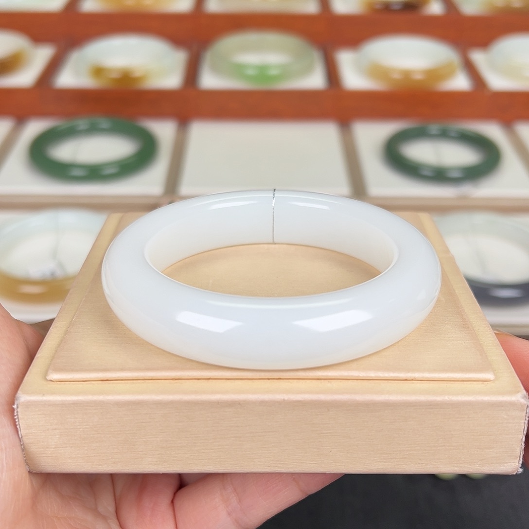 和田玉未镶嵌手镯白镯