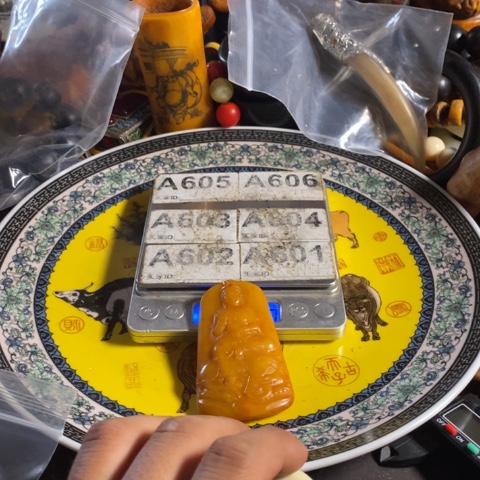 瓷片寻呼台的小可爱都在看着你