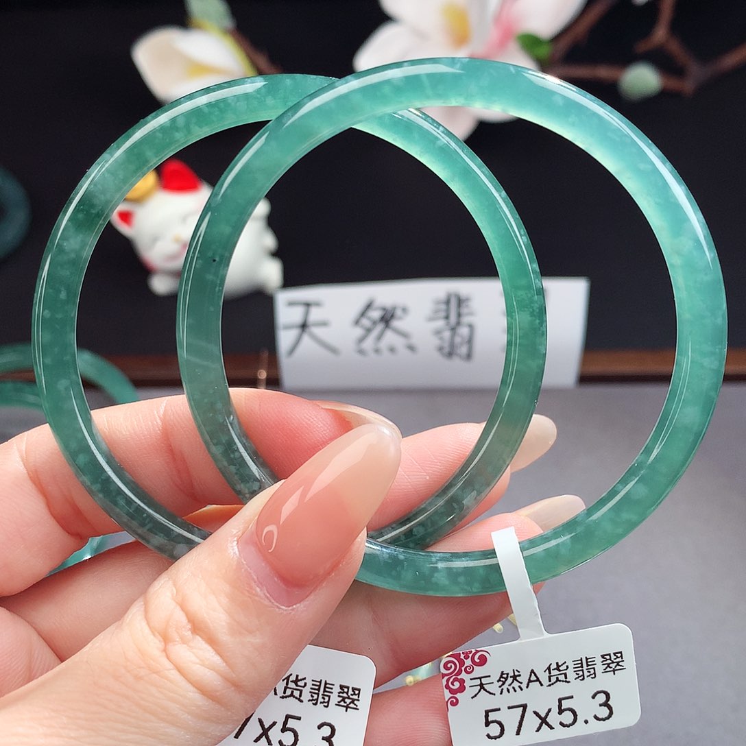 翡翠手镯（圆镯）未镶嵌