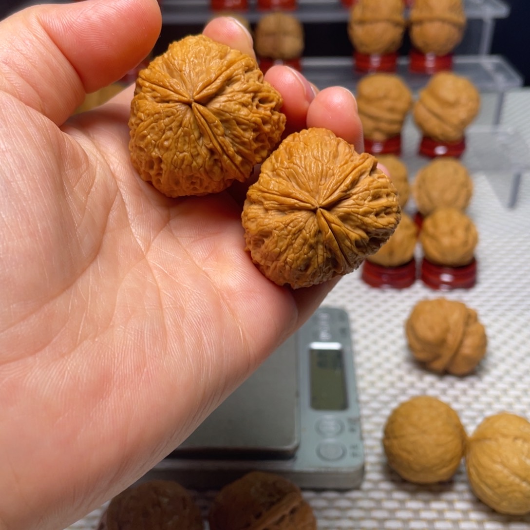 文玩核桃把件20闷尖三棱