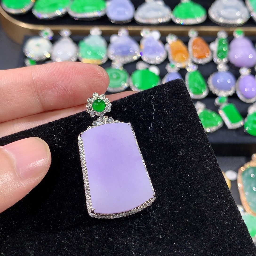 翡翠18K金镶嵌颈饰