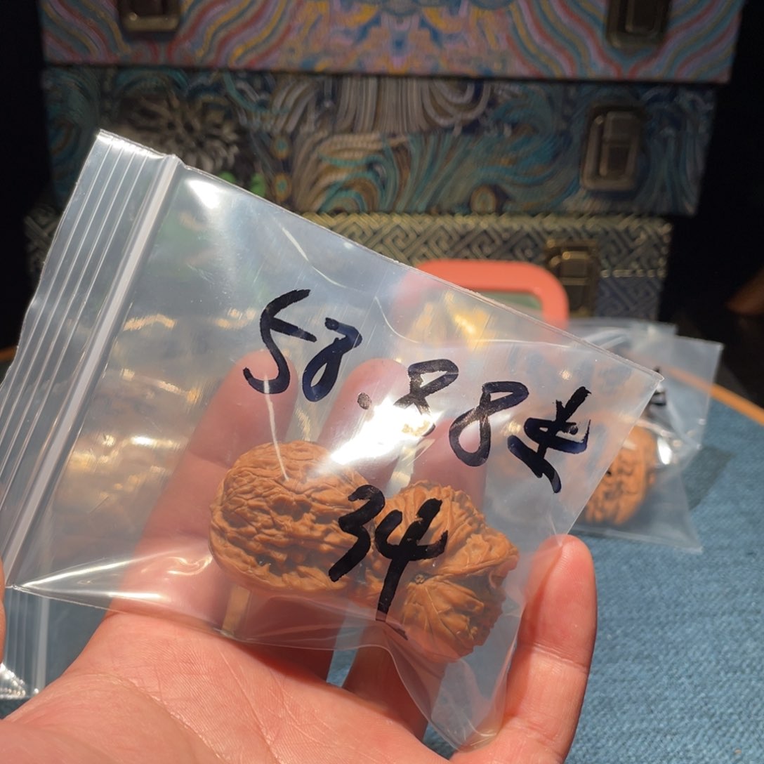 文玩核桃把件Fbifjfnhvhfgf