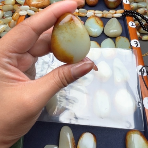 和田玉颈饰未镶嵌静****风