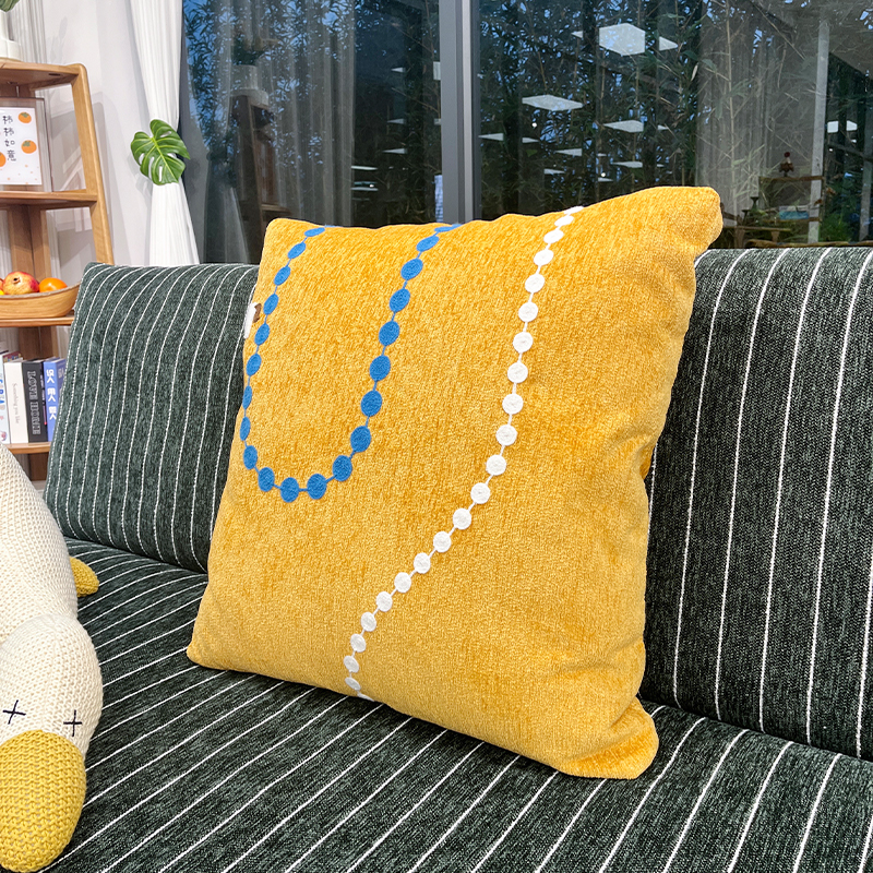 马年刺绣抱枕北欧原木风小户型卧室家用客厅茶几大号抱枕实木沙发