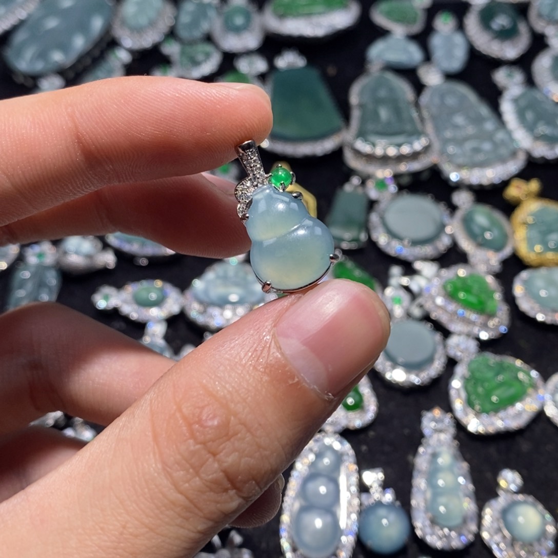 翡翠未镶嵌颈饰翡翠