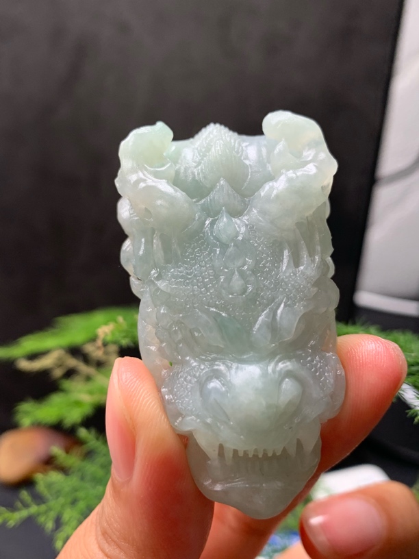 天然缅甸翡翠冰蓝底龙头