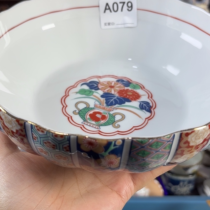 闪给张泷大哥大花钵一只